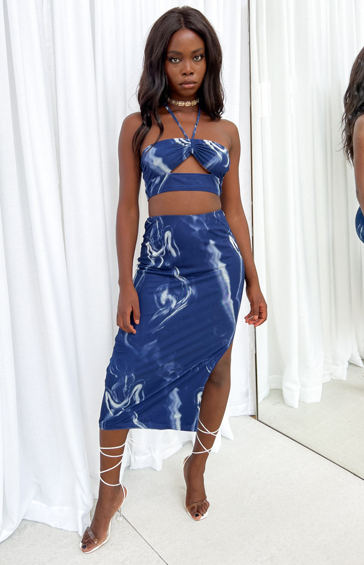 https://files.beginningboutique.com.au/upload-20220128/Fable+Navy+Low+Rise+Mesh+Midi+Skirt.mp4