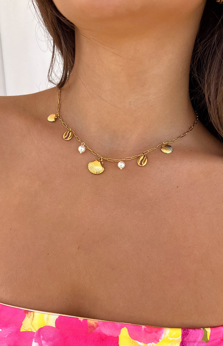 Gigli Gold Shell Necklace Image