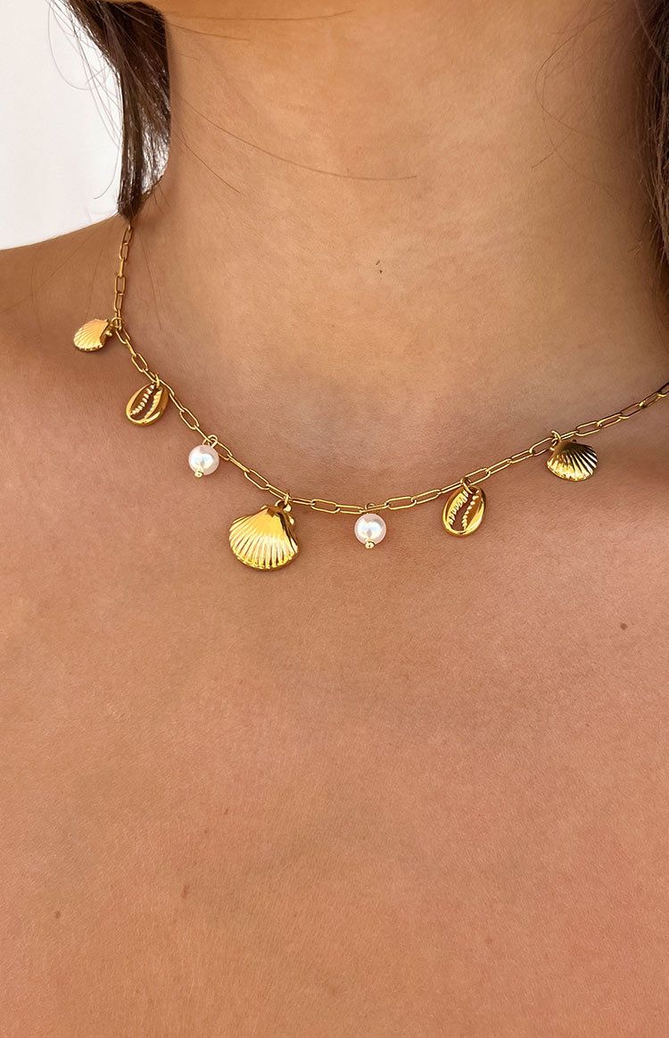 Gigli Gold Shell Necklace Image