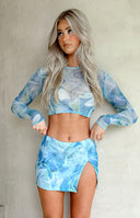 https://files.beginningboutique.com.au/upload-20220215/Harper+Blue+Print+Mesh+Mini+Skirt.mp4