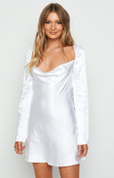 https://files.beginningboutique.com.au/upload-20211226/Marienne+White+Mini+Dress.mp4