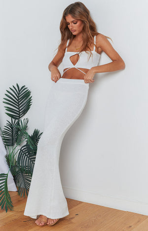 https://files.beginningboutique.com.au/upload-20220406/Annabella+White+Crop+Top+AND+Ellah+White+Knit+Midi+Skirt.mp4